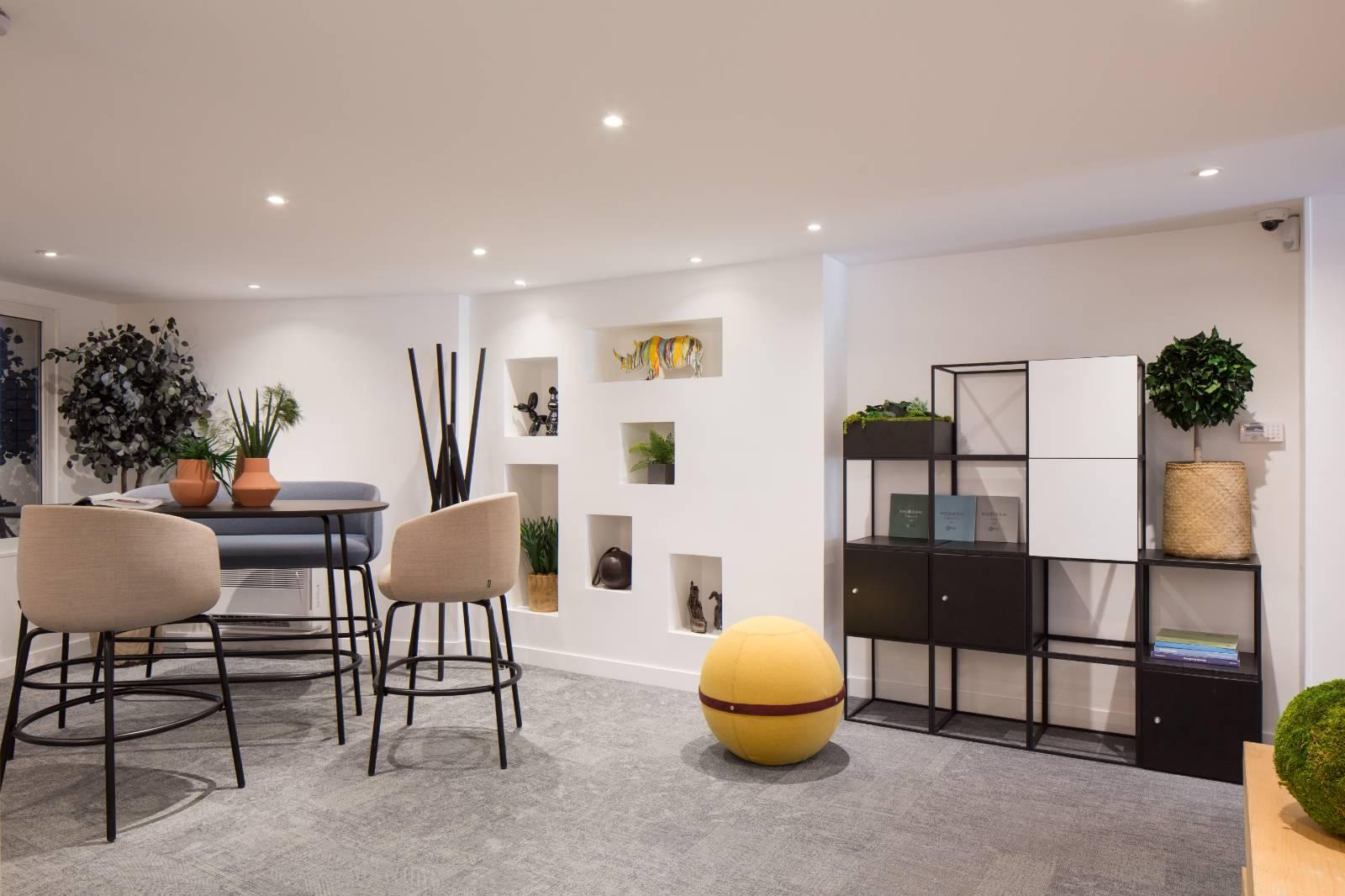 Salle de réunion vitrée rénovée par K.R.E Concept